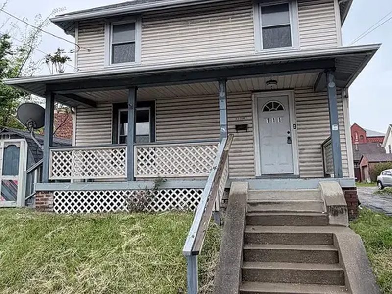 Front porch and exterior of a Yoak Properties rental home
